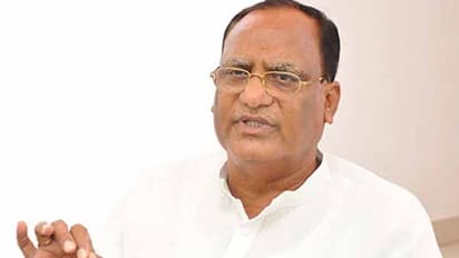 నల్గొండలో గుత్తాకు హ్యాండిచ్చిన కేసీఆర్... ఎమ్మెల్సీ టికెట్తో బుజ్జగింపులు