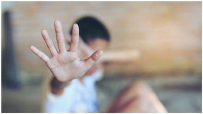 దారుణం..ఐసీయూలో యువతిపై అత్యాచారం