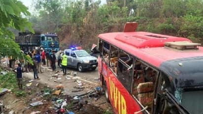 ಬಸ್ ಗಳ ಮುಖಾಮುಖಿ 60 ಮಂದಿ ಸಾವು!