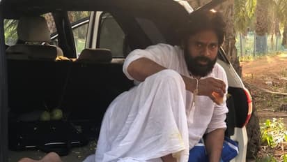 కారు డిక్కీలో పవన్ కల్యాణ్ (ఫొటోలు)