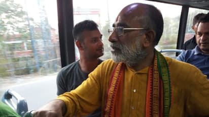 എറണാകുളത്തെ വോട്ട് തേടി ബസ് കയറി: ഒടുവില് കണ്ണന്താനം എത്തിയത് ചാലക്കുടിയില്