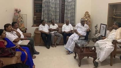 ಸಂಕಟ ಬಂದಾಗ ಸಿದ್ರಾಮಣ್ಣ ಎಂದ ರೇವಣ್ಣ, ಪುತ್ರನಿಗಾಗಿ ಪ್ರತಿಷ್ಠೆ ಸೈಡಿಗೆ