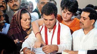 പ്രിയങ്ക പ്രിയങ്കരി; 'ശക്തി' ആപ്പിലേക്ക് ഇടിച്ച് കയറി കോൺഗ്രസ് പ്രവര്‍ത്തകര്‍