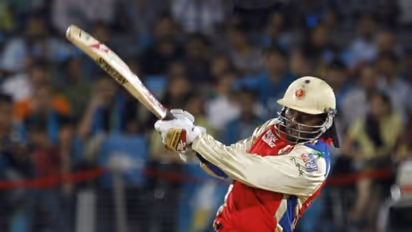 క్రిస్ గేల్ బ్యాటింగ్ చూసి ధోనీ భయపడిన క్షణం...  మాహీ వికెట్ కీపర్ అయినందుకు...