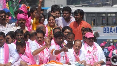 డప్పు చప్పుళ్లు, కళాకారుల నృత్యాలతో భారీ ర్యాలీ... అట్టహాసంగా సాయికిరణ్ నామినేషన్ కార్యక్రమం