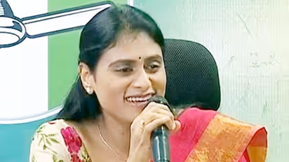Fan shakes YSRCP leader Sharmila's hand, tries to steal ring
