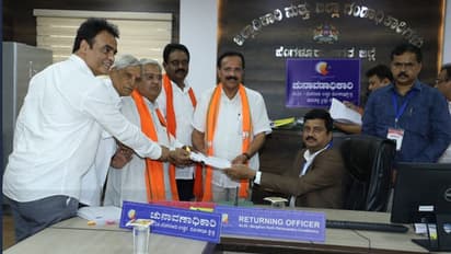 ಬೆಂ. ಉತ್ತರಕ್ಕೆ ಡಿವಿಎಸ್ ನಾಮಪತ್ರ ಸಲ್ಲಿಕೆ: 5 ವರ್ಷಕ್ಕೆ ಆಸ್ತಿ ಡಬಲ್!