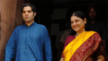 यूपी के लिए बीजेपी ने जारी की 29 उम्मीदवारों की लिस्ट, मेनका और वरुण की सीटें बदलीं