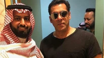 सऊदी अरब में सलमान खान को देखकर फैंस हुए बेकाबू, फिर क्या हुआ देखिए (VIDEO)