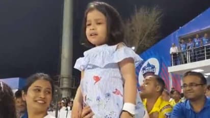 కమాన్ పప్పా, గో పప్పా : మైదానంలో ధోనిని ఉత్సాహపరిచిన కూతురు