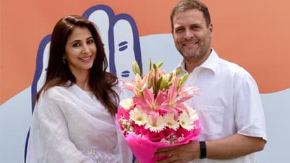 కాంగ్రెస్ లో చేరిన సినీ నటి ఊర్మిళ