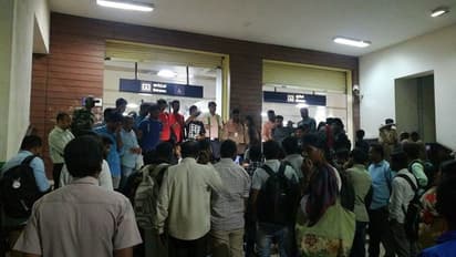 ಇಷ್ಟು ಹಣ ಇಲ್ಲವಾದರೆ ನಮ್ಮ ಮೆಟ್ರೋ ಗೇಟ್ ತೆರೆಯಲ್ಲ! ದಿಢೀರ್ ಪ್ರತಿಭಟನೆ