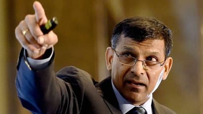 இந்தியா 7 சதவீத பொருளாதார வளர்ச்சி அடைஞ்சிருக்கா? பொய் சொல்லாதீங்க ! ரவுண்டு கட்டி அடிச்ச ரகுராம் ராஜன் !!