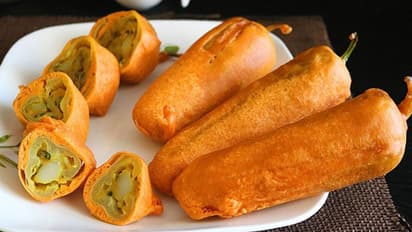 ഇതൊരു സ്പെഷ്യൽ മുളക് ബജി; തയ്യാറാക്കുന്ന വിധം