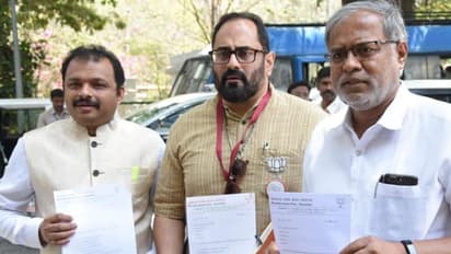 ಮೈತ್ರಿ ಸರ್ಕಾರದಿಂದ ಆಡಳಿತ ಯಂತ್ರ ದುರ್ಬಳಕೆ: ಆಯೋಗಕ್ಕೆ ಬಿಜೆಪಿ ದೂರು