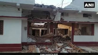 బిజెపి నాయకుడి ఇంటిపై బాంబులతో తెగబడ్డ మావోలు....