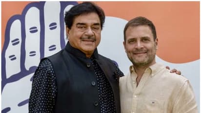 ബിജെപി നേതാവ് ശത്രുഘൻ സിൻഹ കോൺഗ്രസിലേക്ക്; ബിജെപിക്ക് എതിരെ മത്സരിക്കും