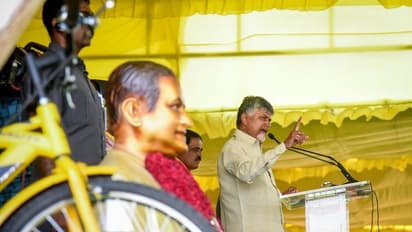 పుట్టపర్తిలో టిడిపి ఎన్నికల ప్రచారం...బహిరంగ సభలో పాల్గొన్న చంద్రబాబు (ఫోటోలు)