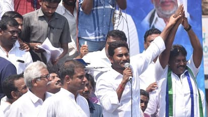 తూర్పు, పశ్చిమ గొదావరి జిల్లాల్లో జగన్ రోడ్ షో (ఫోటోలు)