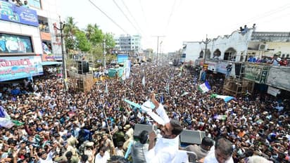 యూనివర్శల్ హెల్త్ కార్డులు: జగన్ బంపర్ ఆఫర్