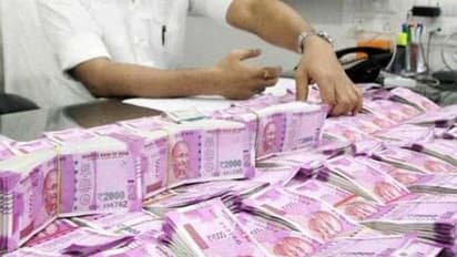 ಕೈ ಮುಖಂಡನ ಅಳಿಯನ ಮನೆಯಲ್ಲಿತ್ತು ದಾಖಲೆ ಇಲ್ಲದ ಲಕ್ಷ ಲಕ್ಷ ಹಣ