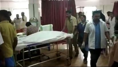 ഉത്സവം കണ്ട് മടങ്ങിയ കുടുംബം ചുരത്തില് അപകടത്തില്പ്പെട്ടു; രണ്ട് മരണം