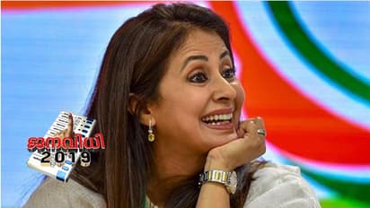 നടി ഊര്മിള മതോന്ദ്കർ മുംബൈ നോര്ത്തില് കോണ്ഗ്രസ് സ്ഥാനാര്ത്ഥി