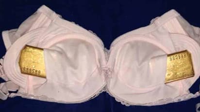 డ్రాయర్లో ఒకరు, బ్రాలో మరొకరు: బంగారం స్మగ్లింగ్ చేస్తూ మహిళల అరెస్ట్