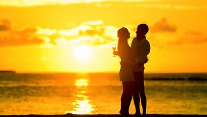 வாரத்துக்கு ஒரு காதல்... பிரபல நடிகரின் அந்தரங்க கதையை அவிழ்த்து விட்ட நண்பர்!