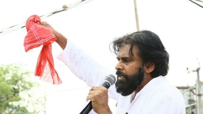 ఆదోని సభలో పవర్ స్టార్ పవన్ కల్యాణ్ (ఫొటోలు)