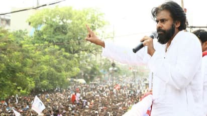 పవన్‌కళ్యాణ్‌కు  అస్వస్థత: ఆసుపత్రికి తరలింపు