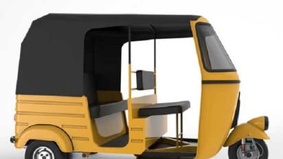 പൊലീസുകാരന് ഓടിച്ച ഓട്ടോ വഴിയാത്രികന്റെ ജീവനെടുത്തു, പ്രതിഷേധിച്ച് ജനം