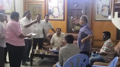 வளைத்து வளைத்து ரெய்டு விடும் வருமான வரித்துறை !! துரை முருகனுக்கு வந்த சோதனை … திமுக அதிர்ச்சி !!