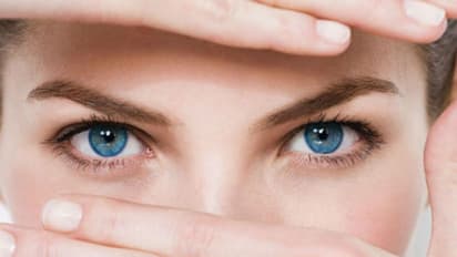 দৃষ্টিশক্তি বাড়িয়ে তুলতে খাদ্য তালিকায় রাখুন এই পাঁচটি খাবার, কাজ করবে ম্যাজিকের মত