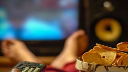 Watching TV : 'ദീര്‍ഘനേരം ടിവിയോ കംപ്യൂട്ടറോ നോക്കിയിരുന്നാല്‍ ഈ രോഗം നിങ്ങളെ കടന്നുപിടിക്കാം'