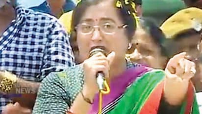 ರಾಜಕೀಯಕ್ಕೆ ಬಂದಿದ್ದೆ ನೋವು ಮರೆಯಲು ಎಂದು ಕಣ್ಣೀರು ಹಾಕಿದ ಸುಮಲತಾ