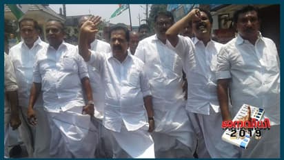 രാഹുലിന്റെ വരവ് ആഘോഷമാക്കി ആലപ്പുഴ; ചെന്നിത്തലയുടെ നേതൃത്വത്തിൽ നഗരത്തിൽ പ്രകടനം