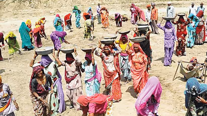 ಕೂಲಿ ಕಾರ್ಮಿಕರಿಗೆ ಸಿಗ್ತಿಲ್ಲ ಉದ್ಯೋಗ ಖಾತ್ರಿ ಯೋಜನೆಯ ಕೆಲಸ!