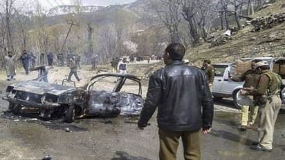 जम्मू-कश्मीर के बनिहाल में सीआरपीएफ काफिले पर नाकाम हमले का संदिग्ध आतंकी गिरफ्तार