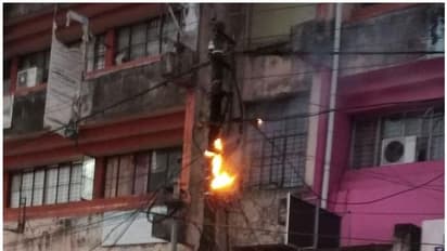 കായംകുളത്ത് വൈദ്യുതി പോസ്റ്റില് തീപിടിച്ചു