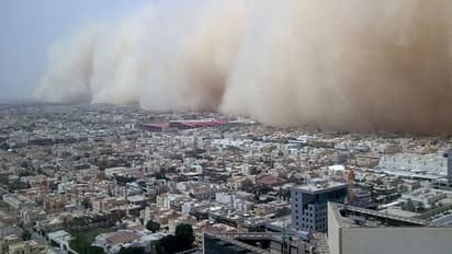 സൗദിയില് ശക്തമായ പൊടിക്കാറ്റ്; കാലാവസ്ഥയില് മാറ്റമെന്ന് അറിയിപ്പ്