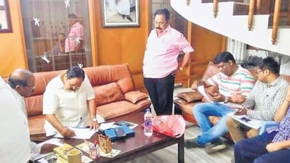 நெருக்கடியில் துரைமுருகன்... படுவேகத்தில் வருமான வரித்துறையினர்..!