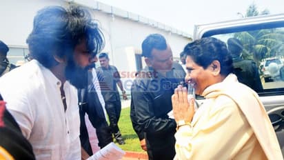 నాలాంటి వాళ్లు రాజకీయాల్లో నిలదొక్కుకోలేకపోతున్నారు: పవన్ కళ్యాణ్