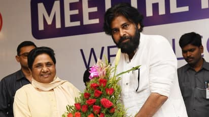 మాయావతితో పవన్ కల్యాణ్ (ఫొటోలు)