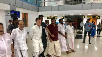 രാഹുലും പ്രിയങ്കയും കരിപ്പൂരില്; ഉജ്ജ്വല വരവേല്പ്പ് നല്കി കോണ്ഗ്രസ് പ്രവര്ത്തകര്