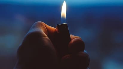 'പ്രേമിക്കാതിരുന്നാൽ കാമുകൻ കത്തിക്കും, പ്രേമിച്ചാൽ അച്ഛൻ വെട്ടിക്കൊല്ലാം, വീട്ടിൽ പറയാതെ കല്യാണം കഴിച്ചാൽ ആങ്ങള അയാളെ കൊല്ലും...'