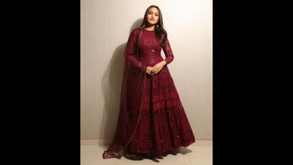 సోనాక్షి సోయగాలు!