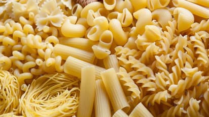 পাস্তা সেদ্ধ করার পর জল ফেলে দেন? এবার থেকে এই পাঁচ কাজে ব্যবহার করুন এই জল