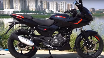 బజాజ్ రికార్డ్స్ బ్రేక్: నెలలో లక్ష లక్ష పల్సర్స్ సేల్స్.. విపణిలోకి డామినార్