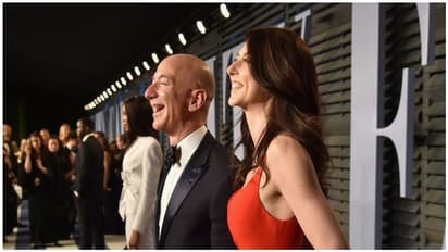 2 லட்சத்து 50 ஆயிரம் கோடி ரூபாயை மனைவிக்கு ஜீவனாம்சமாக வழங்கும் அமேசான் புண்ணியவான்...